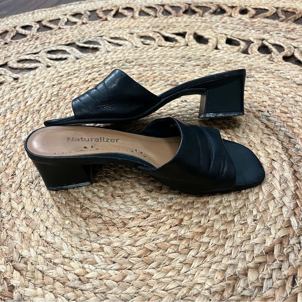 NATURALIZER CAVIAR BLACK LEATHER  Womens 7 SLIDE SANDALS NICE